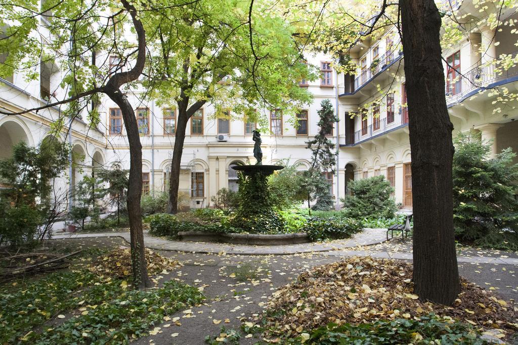 Charlotte Apartment Close To Opera — Photos 3